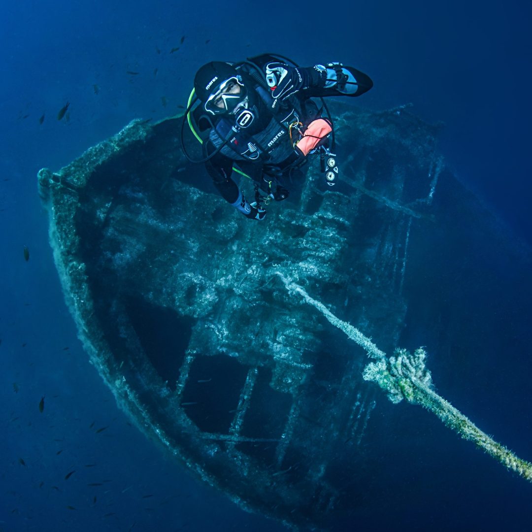 WRECK DIVING
